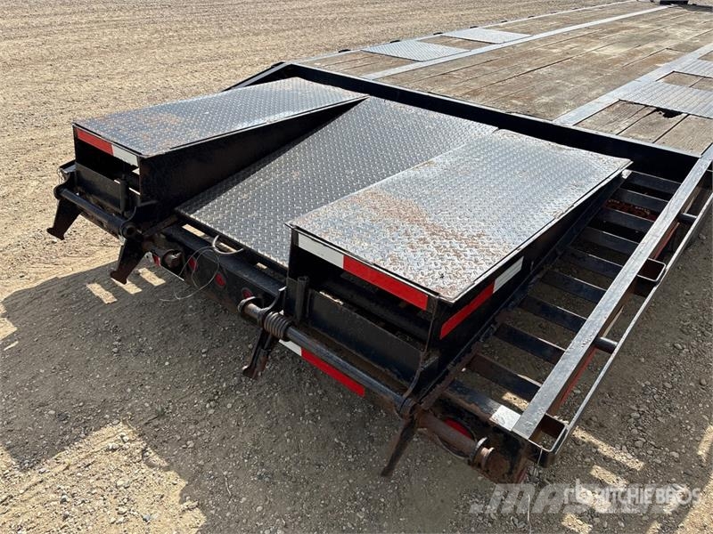 Pro-Trak 28 ft T/A Gooseneck Equipment Trailer Remolques para transporte de vehículos