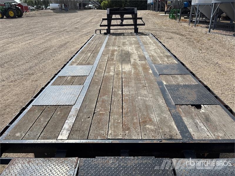 Pro-Trak 28 ft T/A Gooseneck Equipment Trailer Remolques para transporte de vehículos