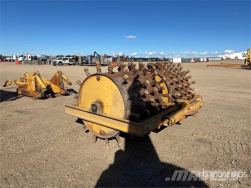 Pull Behind Compactor Теглени вибрационни валяци