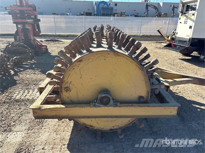 Pull Behind Compactor Теглени вибрационни валяци