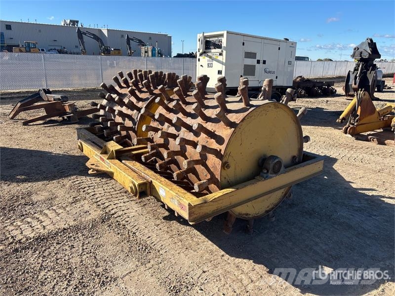 Pull Behind Compactor Теглени вибрационни валяци