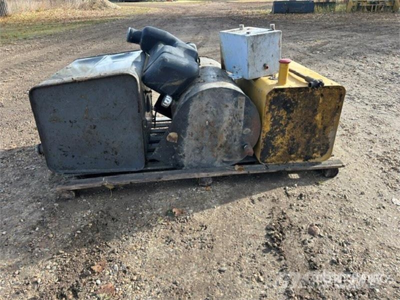  Qty of Fuel Tanks ماكينات زراعية - غير ذلك