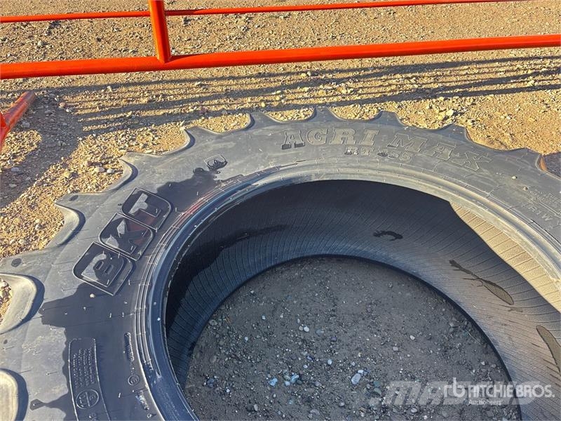 Quantity of (1) BKT 520/85R38 Tires Pneus, Rodas e Jantes
