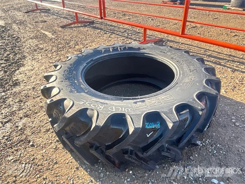 Quantity of (1) BKT 520/85R38 Tires Pneus, Rodas e Jantes