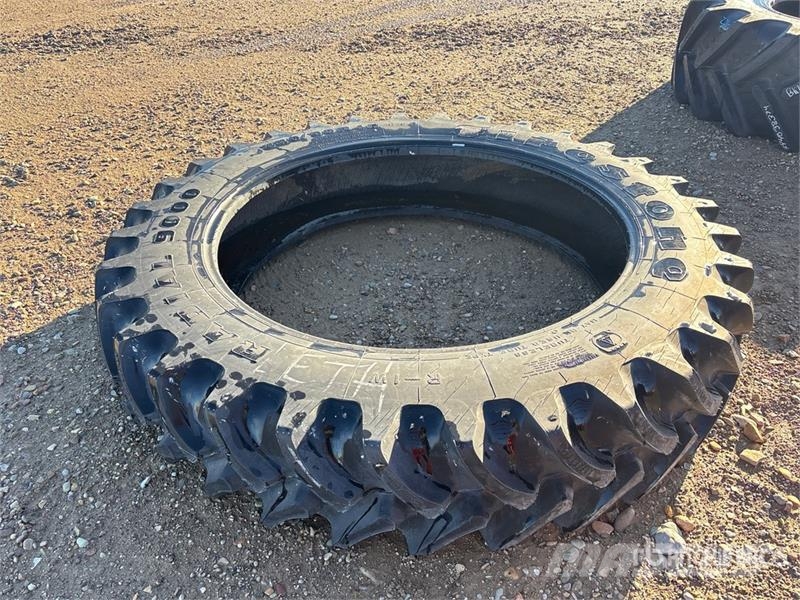 Quantity of (1) Fire stone Radial 9000 380/90R46 T Gume, kotači i naplatci