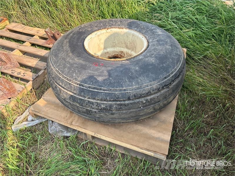 Quantity of (1) Firestone 16.5L-16.1 Implement Tir Opony, koła i felgi