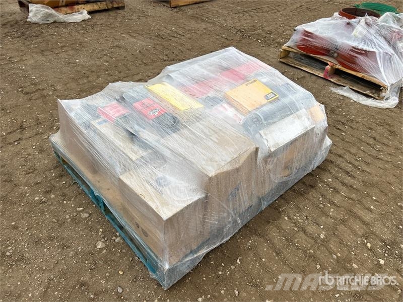  Quantity of (1) Pallets of Parts and Shop Supplies Andre komponenter