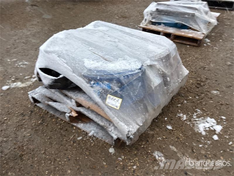  Quantity of (1) Pallets of 4 in Layflat Hose مكونات أخرى