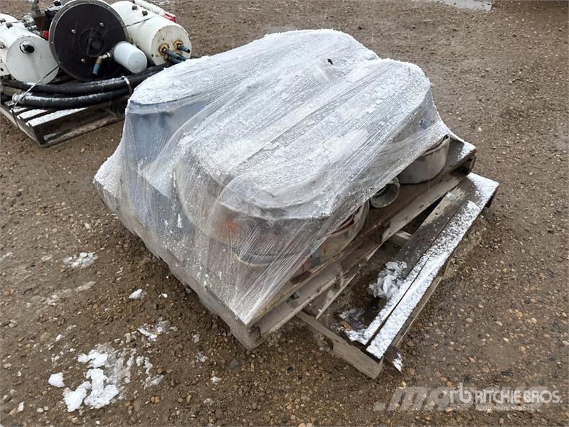  Quantity of (1) Pallets of 4 in Layflat Hose مكونات أخرى