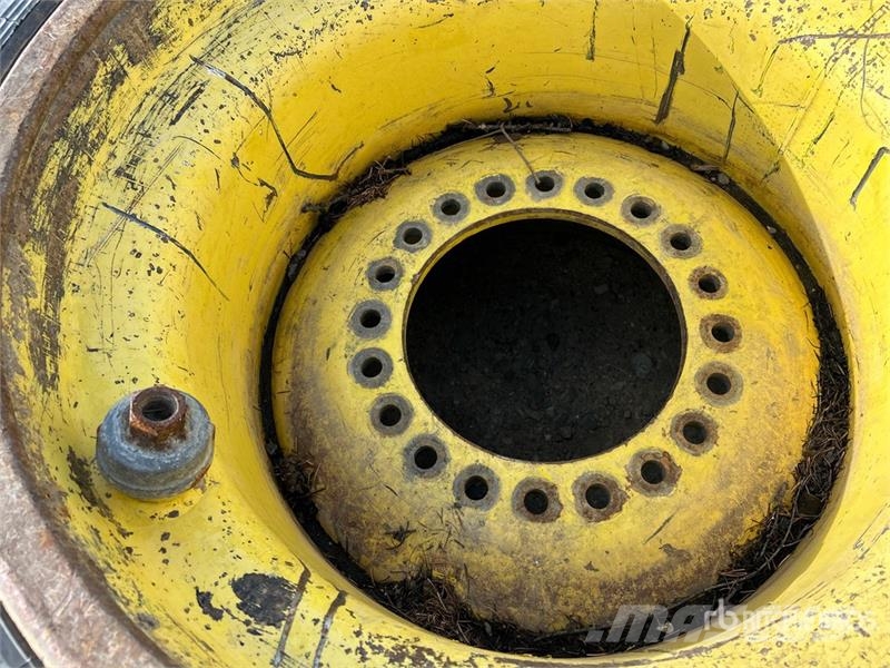 Quantity of (1) Primex 30.5L-32 Tires (Unused) - F Gume, točkovi i felne