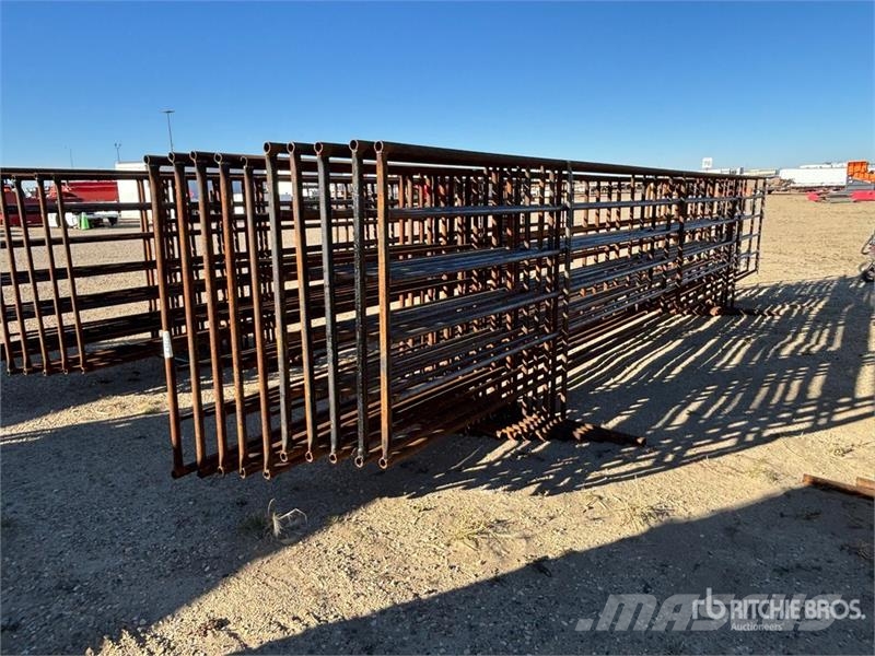  Quantity of (10) 24 ft Livestock Panel Altri macchinari per bestiame
