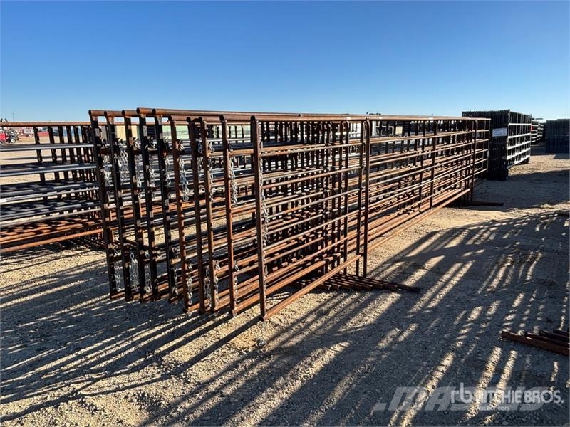  Quantity of (10) 24 ft Livestock Panel Altri macchinari per bestiame