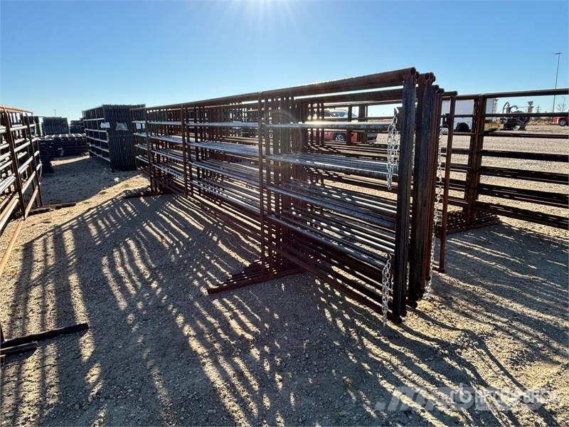  Quantity of (10) 24 ft Livestock Panel Altri macchinari per bestiame