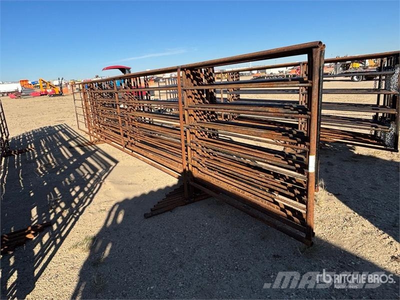  Quantity of (10) 24 ft Livestock Panel Altri macchinari per bestiame