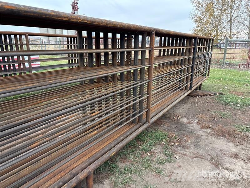  Quantity of (10) 24 ft x 5 ft 3 in Heavy Duty Live ماكينات وملحقات مواش أخرى