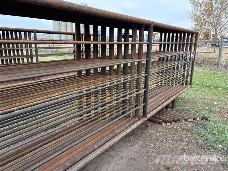  Quantity of (10) 24 ft x 5 ft 3 in Heavy Duty Live ماكينات وملحقات مواش أخرى