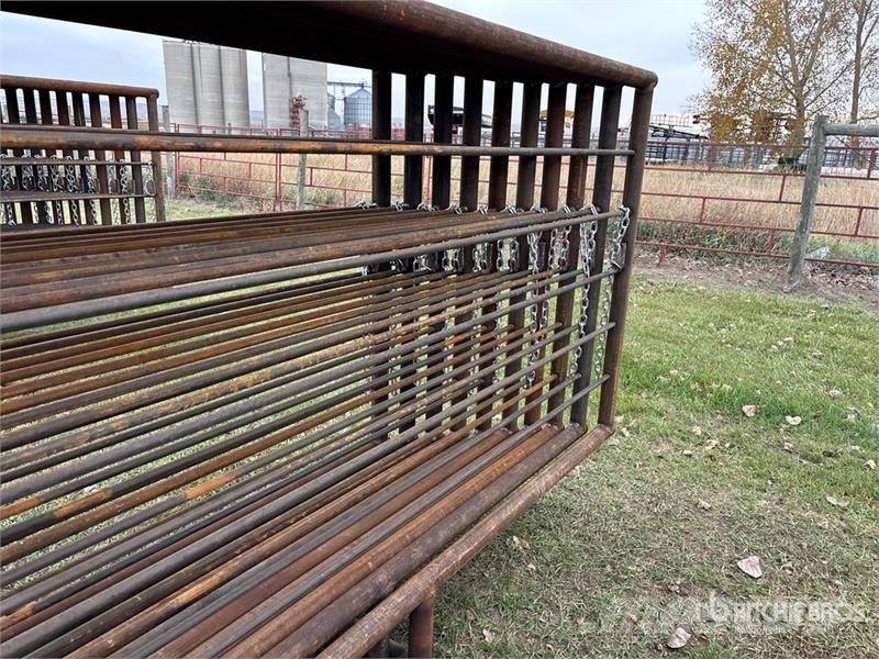  Quantity of (10) 24 ft x 5 ft 3 in Heavy Duty Live ماكينات وملحقات مواش أخرى