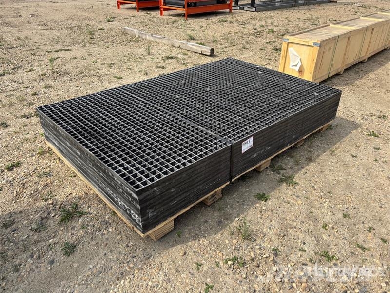 Quantity of (10) 6.5 ft x 4 ft x 1 in Molded Grati Drugi deli