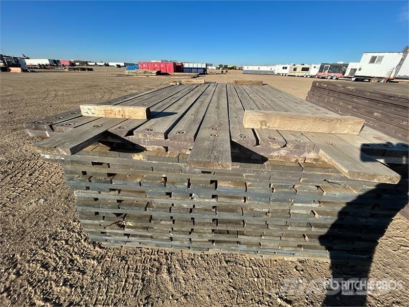  Quantity of (10) 7 ft 2 in x 12 ft Access Mats ملحقات وقطع غيار معدات الحفر