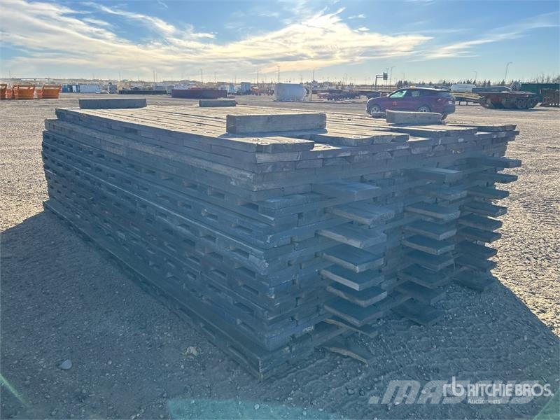  Quantity of (10) 7 ft 2 in x 12 ft Access Mats ملحقات وقطع غيار معدات الحفر