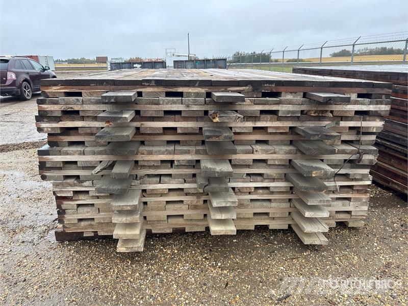 Quantity of (10) 7 ft x 12 ft 10 in x 3 in Wood Ma Аксесоари и резервни части за пробивни машини