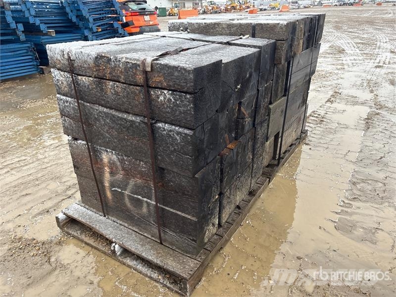  Quantity of 10 in x 10 in Pipe Skid Storage Dunnag معدات البناء - غير ذلك