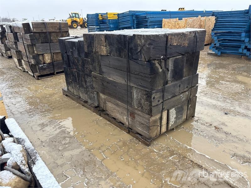  Quantity of 10 in x 10 in Pipe Skid Storage Dunnag معدات البناء - غير ذلك