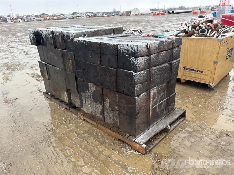  Quantity of 10 in x 10 in Pipe Skid Storage Dunnag معدات البناء - غير ذلك