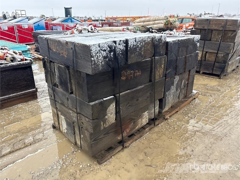  Quantity of 10 in x 10 in Pipe Skid Storage Dunnag معدات البناء - غير ذلك