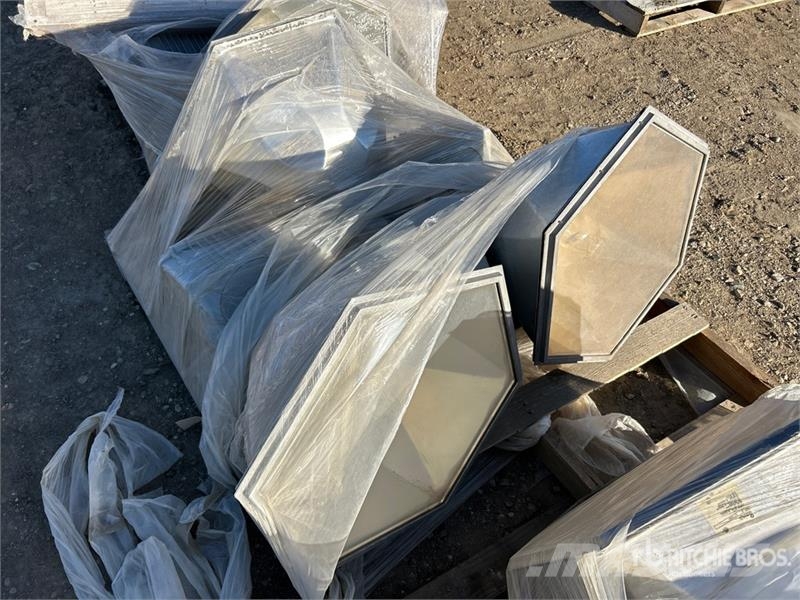  Quantity of (10) Lighting Fixtures مكونات أخرى