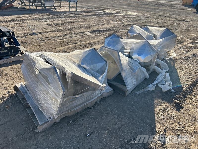  Quantity of (10) Lighting Fixtures مكونات أخرى
