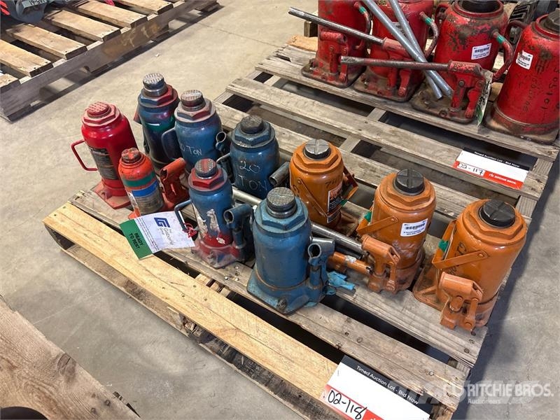  Quantity of (10) Miscellaneous Hydraulic Bottle Ja معدات البناء - غير ذلك