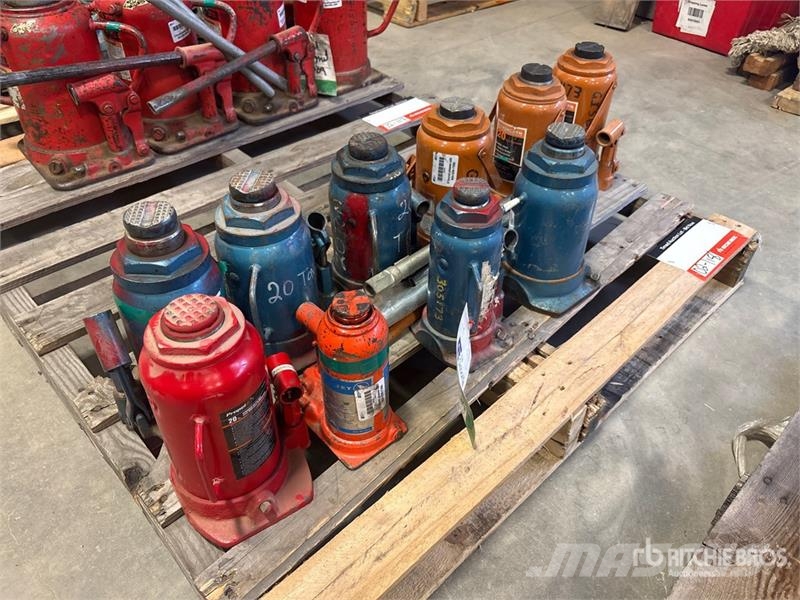  Quantity of (10) Miscellaneous Hydraulic Bottle Ja معدات البناء - غير ذلك