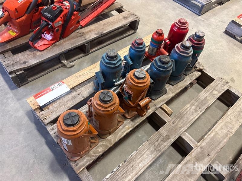  Quantity of (10) Miscellaneous Hydraulic Bottle Ja معدات البناء - غير ذلك