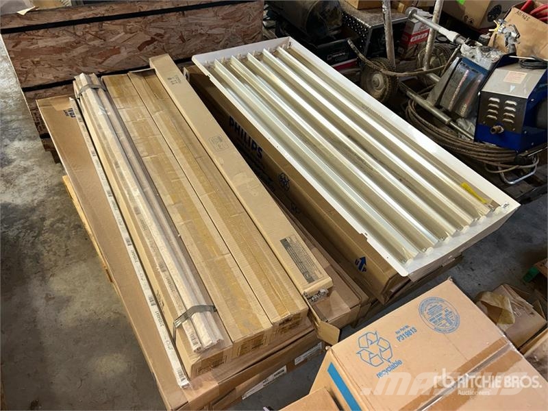 Quantity of (10) Multi Lamp Florescent Fixture Drugi deli