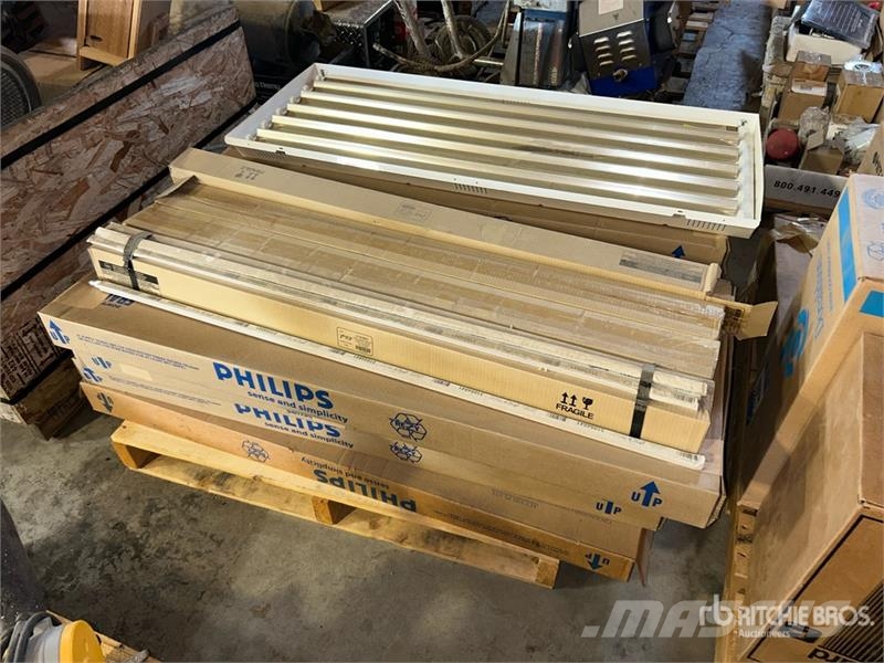Quantity of (10) Multi Lamp Florescent Fixture Drugi deli