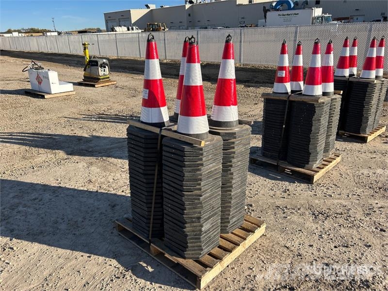 Quantity of (100) 27 In Reflective Traffic Cones ( Slagači cijevi