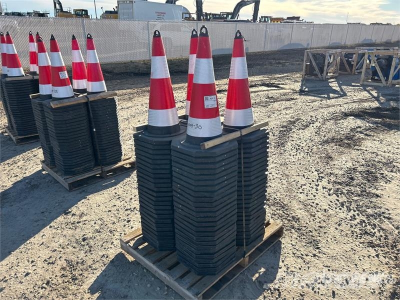 Quantity of (100) 27 In Reflective Traffic Cones ( Slagači cijevi