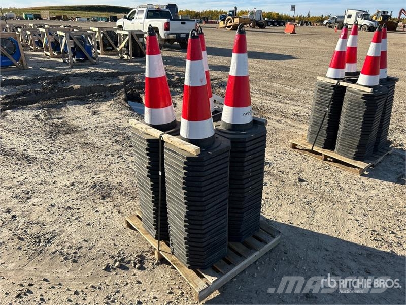 Quantity of (100) 27 In Reflective Traffic Cones ( Slagači cijevi