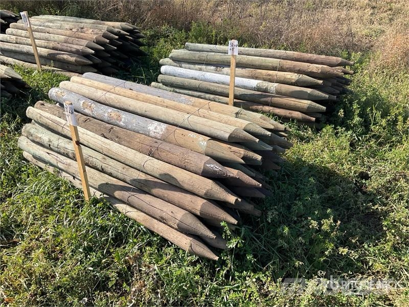 Quantity of (100) 6 ft Fence Posts Egyéb állattenyésztés gépei és tartozékok