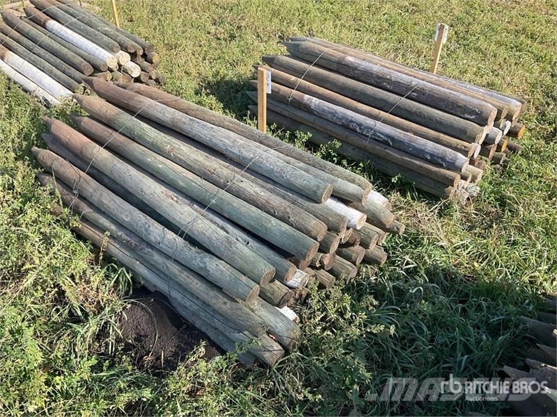 Quantity of (100) 6 ft Fence Posts Egyéb állattenyésztés gépei és tartozékok