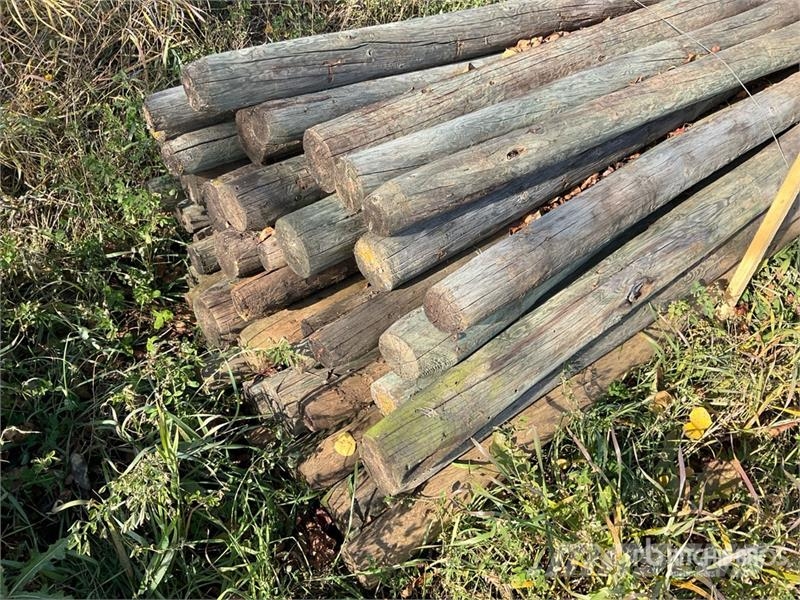  Quantity of (100) 6 ft Fence Posts ماكينات وملحقات مواش أخرى