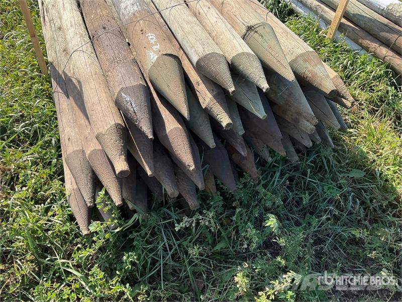 Quantity of (100) 6 ft Fence Posts Egyéb állattenyésztés gépei és tartozékok