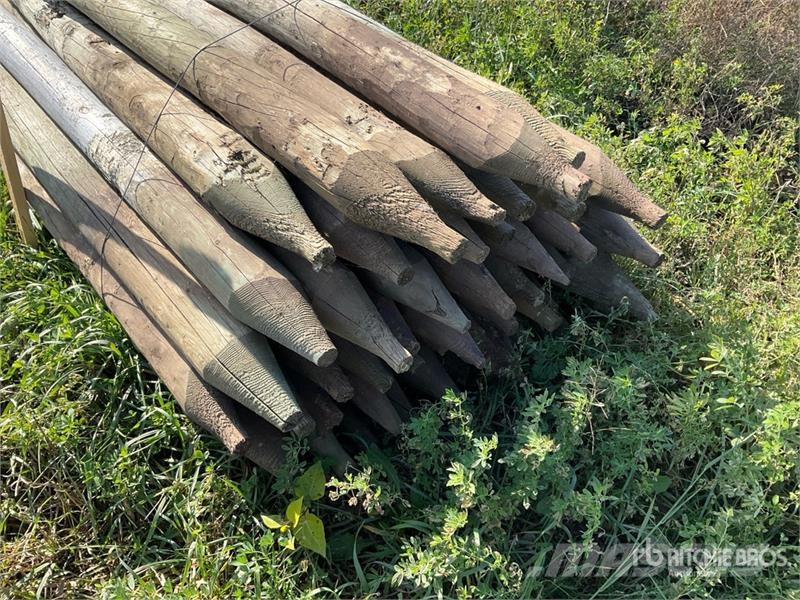 Quantity of (100) 6 ft Fence Posts Egyéb állattenyésztés gépei és tartozékok