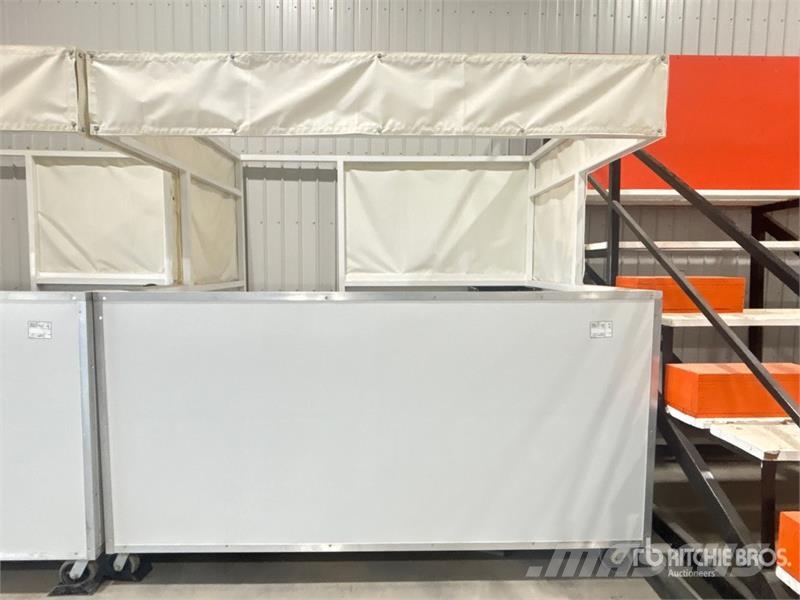  Quantity of 102 in x 79 in x 96 in Auction Booth Drugi deli