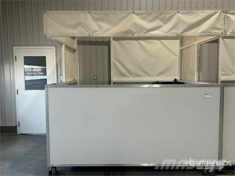 Quantity of 102 in x 79 in x 96 in Auction Booth Drugi deli