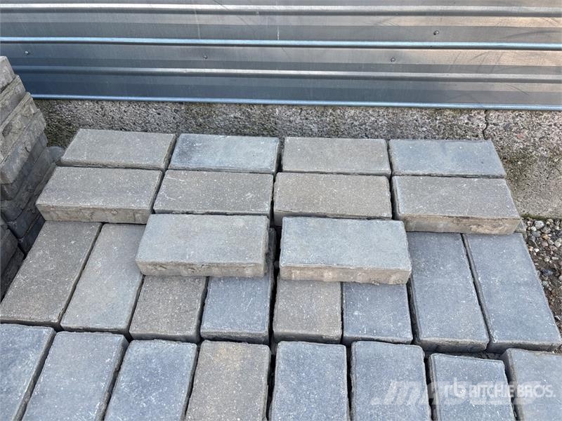  Quantity of (106) 6 in x 12 in Blocks Drugi deli