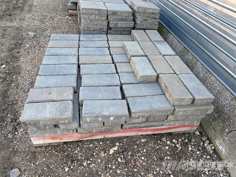  Quantity of (106) 6 in x 12 in Blocks Drugi deli