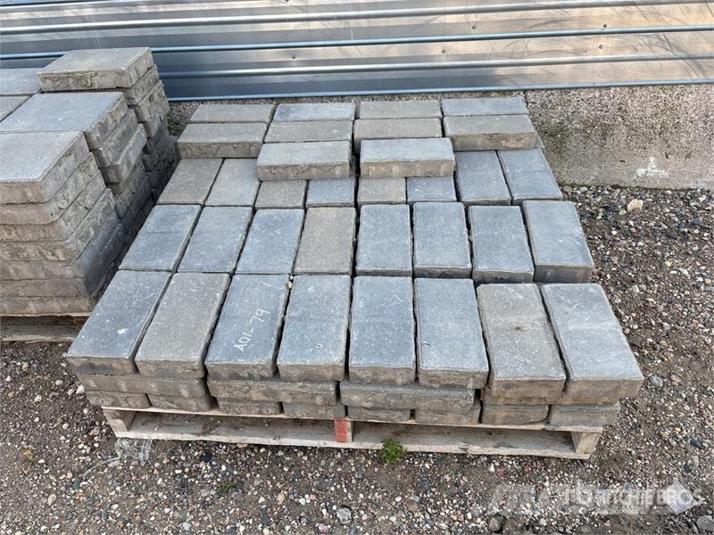  Quantity of (106) 6 in x 12 in Blocks Drugi deli