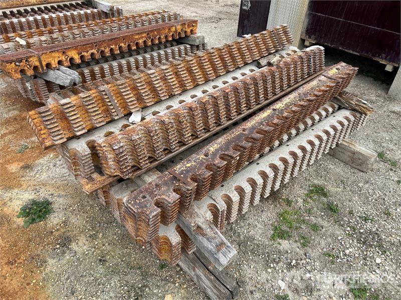 Quantity of (107) 84 in Motor Grader Bolt-On Blade Drugi deli